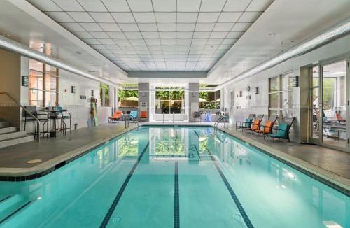 Crystal City Apartment | Perfect 2BR Apartment on 10th Floor