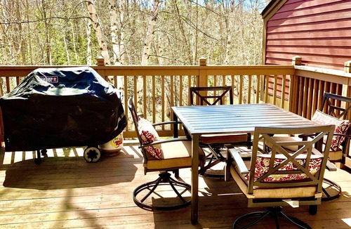 West Dover Condo | Perfect for family getaway, across from Mount Snow Mountain- Sleeps up to 12!
