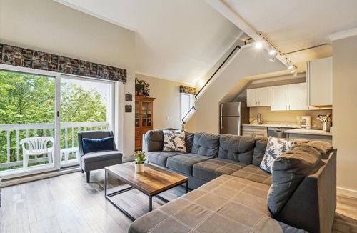 Central Vermont- Killington Condo | Perfect four bedroom condo, shuttle to the mountain, ski Back Whiffletree D8
