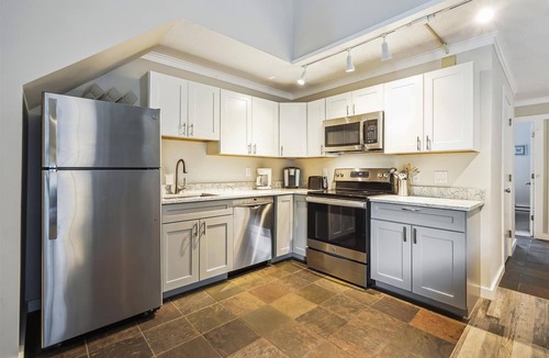 Central Vermont- Killington Condo | Perfect four bedroom condo, shuttle to the mountain, ski Back Whiffletree D8