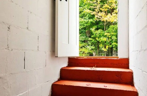 Newton Center House | Perfect Getaway in Historic NewtonHighland (CDC Safe)