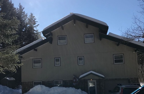 Wilmington House | Perfect Getaway just minutes to Mt Snow plus a Hot Tub!