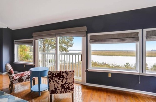 West Point House | Perfect large river retreat -views, bunkroom, firepit, playset -by Williamsburg!