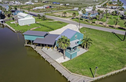 Cedar Lane House | Perfect little Getaway for the fishers and beach goers!