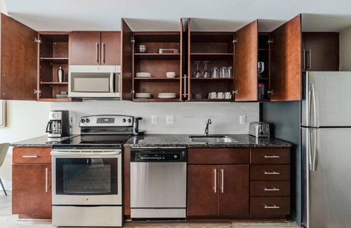 Mount Vernon Triangle Apartment | Perfect Mt Vernon 1BR w/Gym, Pool & Security, near Metro, by Blueground