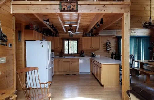 Thornton Cabin | Perfect Pemi Riverfront Log Cabin, Great for Families, Sleeps 10.