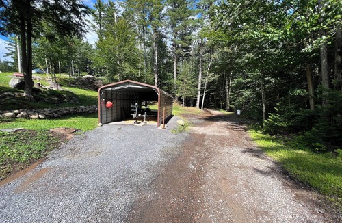 Glenfield Cabin | Perfect place to escape the human race! STONY LAKE HIDEOUT