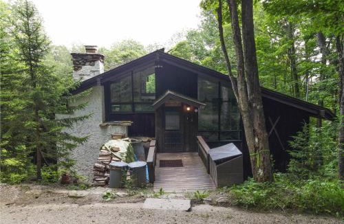 Pittsfield House | Perfect secluded 3 bedroom cozy getaway home Hawk Landing