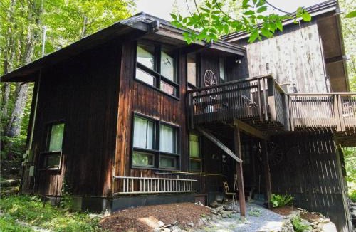 Pittsfield House | Perfect secluded 3 bedroom cozy getaway home Hawk Landing