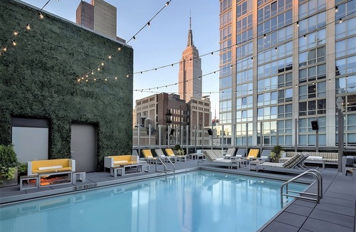 Rose Hill Hotel | Perfectly Located to Everything! Rooftop Pool, Restaurant and Bar, Pet-friendly!