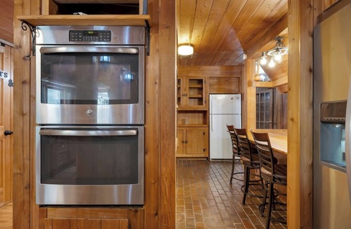 Skippers Cottage | Pet-friendly 3BR Lake House Firepit + Pier