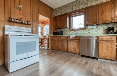 Seaside House | Pet Friendly Beachfront Home, on the Promenade, Steps to the Sand, Close to Town