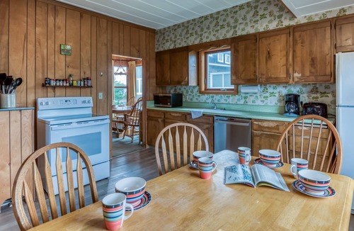 Seaside House | Pet Friendly Beachfront Home, on the Promenade, Steps to the Sand, Close to Town