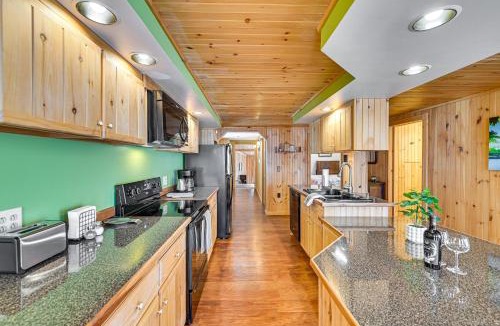Boonville Apartment | Pet-Friendly Boonville Apt with Deck on Main Street!