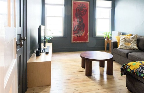 Oakdale House | Pet friendly, cozy home walking distance to everything Hudson has to offer.