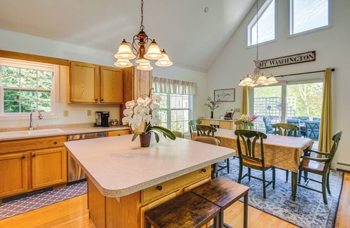 Conway House | Pet-Friendly Home w/Hot Tub Near Cranmore!