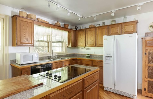 Warm Springs House | Pet-friendly Log Cabin with Wifi
