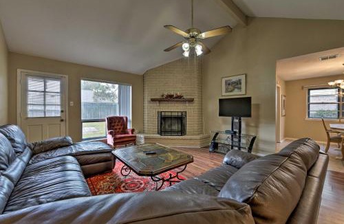 Missouri City House | Pet-Friendly Missouri City Home with Fenced-In Yard!
