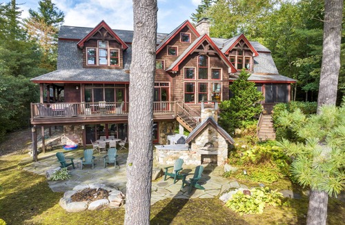 Moultonborough House | Pet Friendly Moose Lodge on Lake Winnipesaukee Sleeps 14