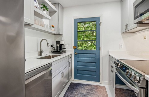 West Hartford House | Pet-Friendly, Mountainside Home - Treetop Lodge