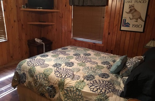 Wells Cottage | Pet friendly, Piney Grove! Beautiful lakeside, lake view, lake access cottage!