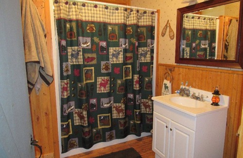 Wells Cottage | Pet friendly, Piney Grove! Beautiful lakeside, lake view, lake access cottage!