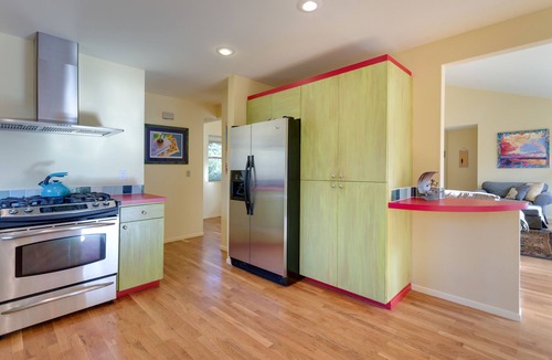 Manzanita House | Pet Friendly Retreat - 2 Blks To Beach & Town, W/Wifi, Hot Tub & Frplc, MCA#1284