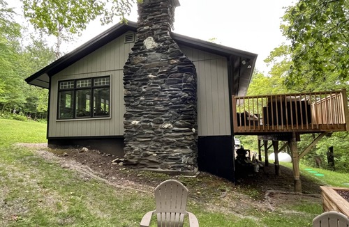 Plymouth House | Pet Friendly Ski House with Hot Tub