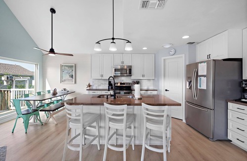 Pirates Beach House | Pet Friendly VIEWS 4 min to Beach New Listing