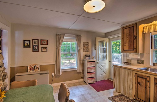 Wakefield Cottage | Pet-Friendly Waterfront Cottage: On-Site Bunkhouse