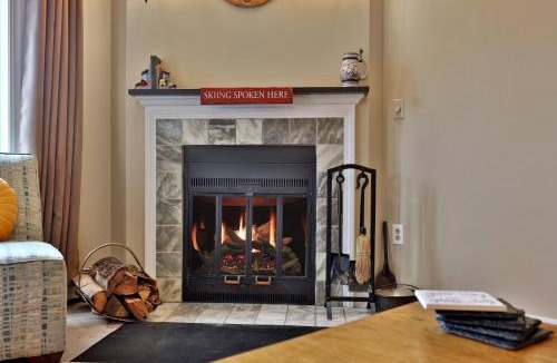 Killington House | Pico Mountain Condo C-307 - 1 BR, 1BA Steps to Pico Ski Slopes, Bus to Killington