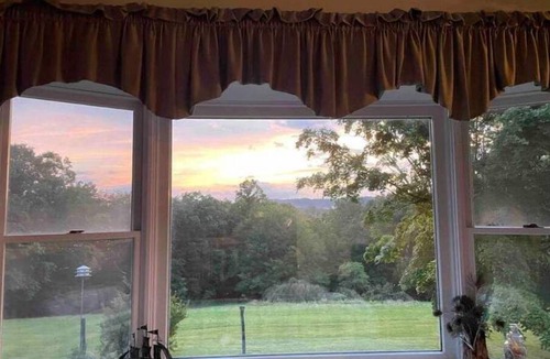 Meadow Bluff House | Picture Window Paradise, home with stunning view!