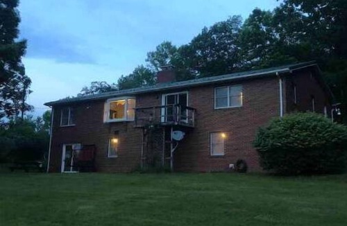 Meadow Bluff House | Picture Window Paradise, home with stunning view!