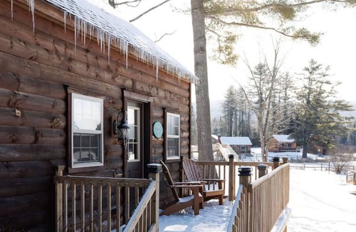 Bethlehem Cabin | Pine Cabin: Cozy Lakefront Log Cabin