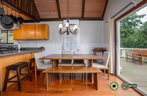 Mount Jackson Ski Chalet | Pine Ridge Retreat - walk to ski slopes!