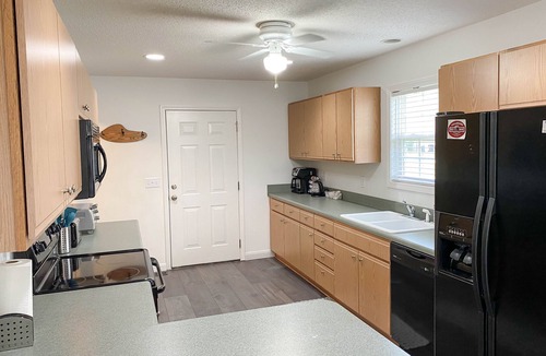 Aberdeen House | Pinehurst FORE-Bedroom Ranch with Golf Garage & Fenced Large Yard