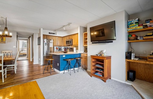 Killington Condo | Pinnacle E23 is newly renovated 3 bedroom/2 bath condo with shuttle to the slopes everyday of the week. The outdoor pool, hot tub, and, tennis courts are open during summer only.