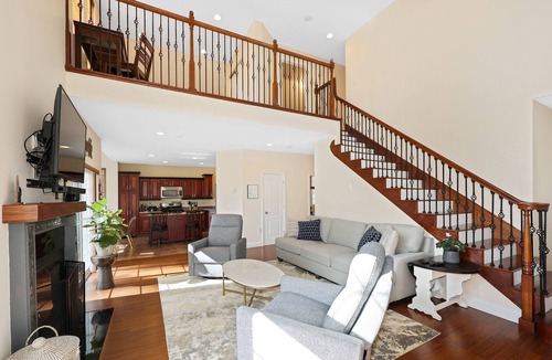 Manchester House | Piscataqua River Reservoir House - with King & Queen beds - Pet Friendly