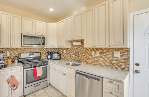Frankford House | Play Pool or Relax on Deck: Baltimore City Escape!