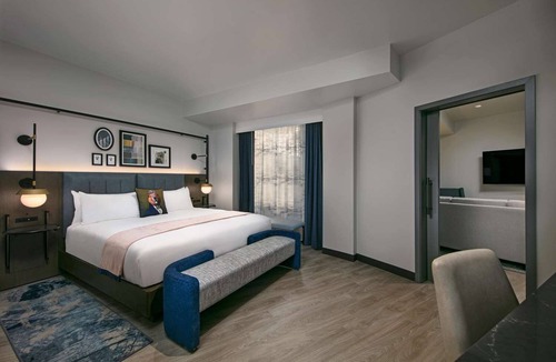 North Capitol Street Hotel | Pleasant Stay, Prime Location! 1BR Suite with Atrium Gallery View, Pets Allowed!