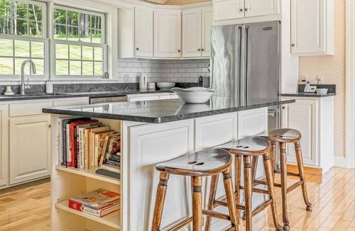 West Hartford House | Pond, Pool, Mountain Views - Au Bout du Chemin