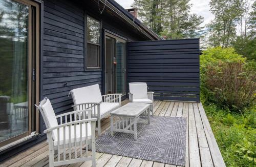 Moscow House | Pond Views, Sauna, Game Room and In-Law Suite