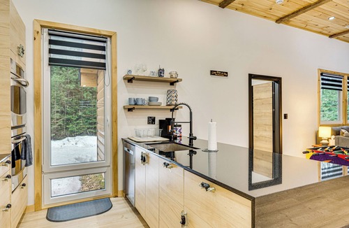 Thornton Cabin | Porch & 1-Acre Yard: White Mountains Hideaway