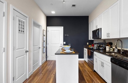 Old Town West Apartment | ⚜Posh Executive Apt⚜Fast WiFi ⚜Free Parking