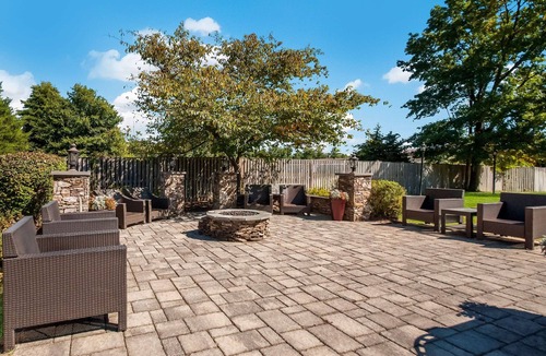 Herndon Apartment | Prime Location! 2 Convenient Units, Kitchen, Onsite Parking, Free Breakfast