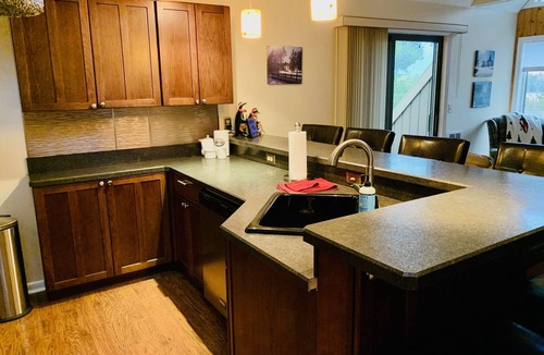 Clymer Condo | Prime Location! Next to Main Lodge, Mountain&Summer Adventures. 3Bed&3Full Bath.