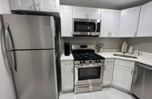 Albany Apartment | ★PRIVATE 1 BDRM Newly Renovated Apt W/D Patio★