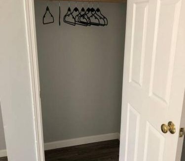 Linden Apartment | Private 2-bedroom with free parking and direct bus to NYC Manhattan only 2 blocks away