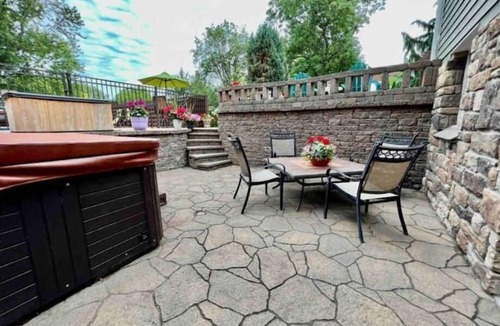 Oswego House | Private 2400 sq ft house. Hot Tub, Pool, Bar