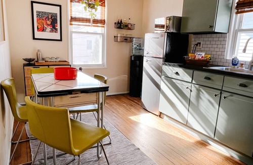 Long Beach Apartment | Private 2nd story apartment in the heart of Long Beach- Pura Vida!